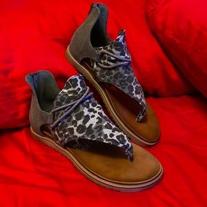 NIB Womens Very G Leopard “Angelika” Sandals - Size 9